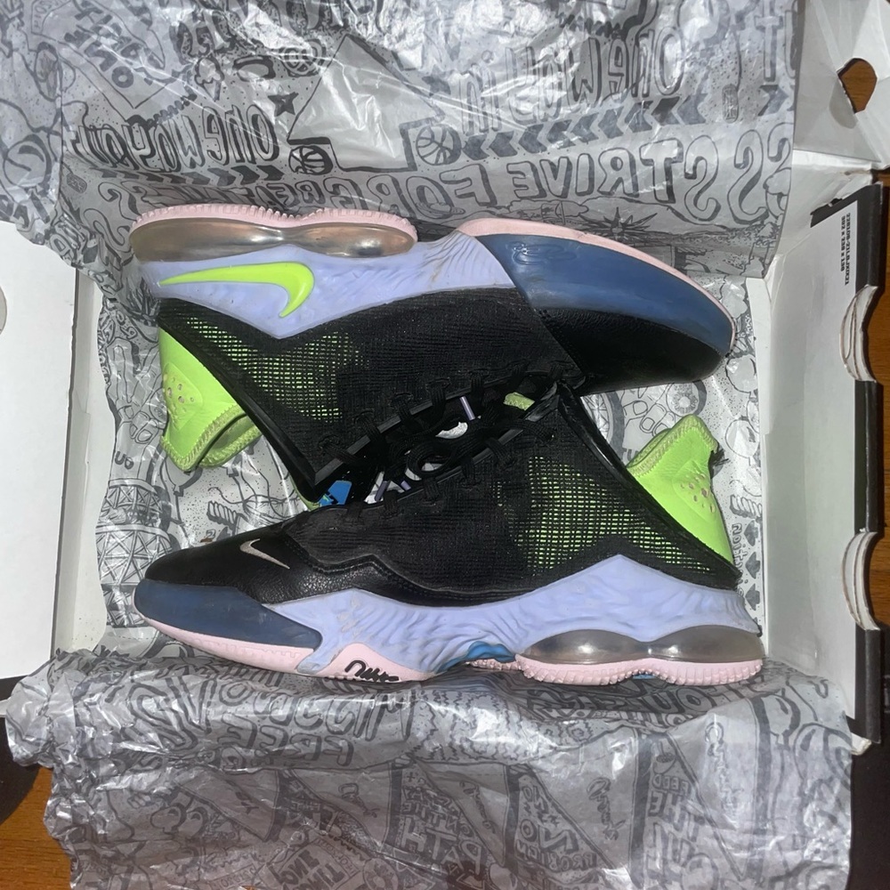 Nike lebron 19 - Picture 1 of 3